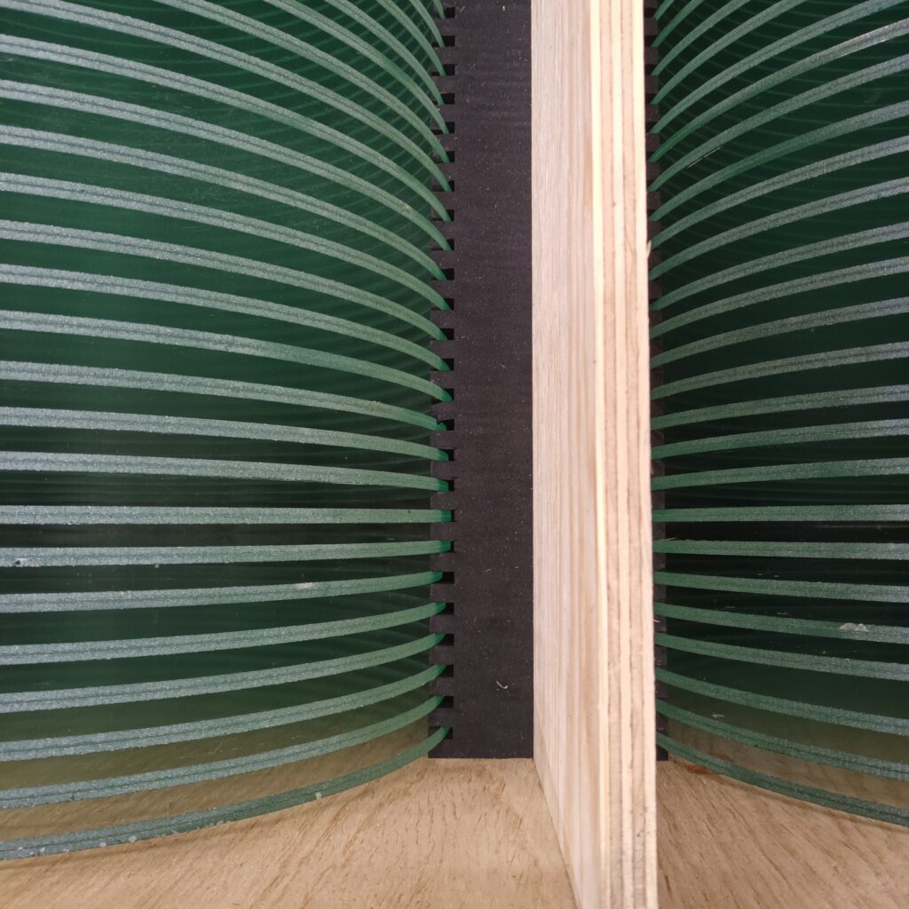 Calage des pièces en verre avec mousse sur mesure